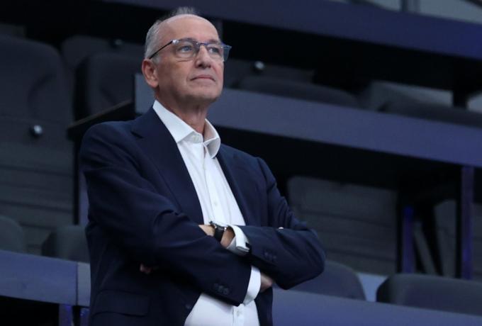 «Μέσα» ακόμα έξι διαιτητές -που έπαιζαν ντέρμπι αιωνίων- και δύο παράγοντες στο ένταλμα σύλληψης Λιόλιου! thumb
